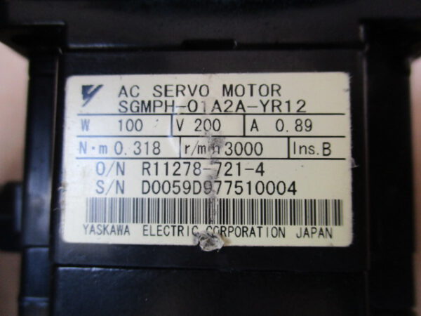 Yaskawa Motoman SGMPH-01A2A-YR12 AC Servomotor
