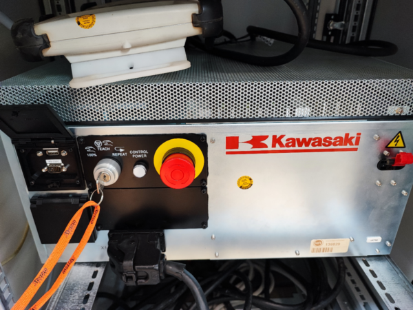 Roboter Kawasaki RS05L E-Controller mit Kabine
